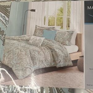 Five piece duvet cover set